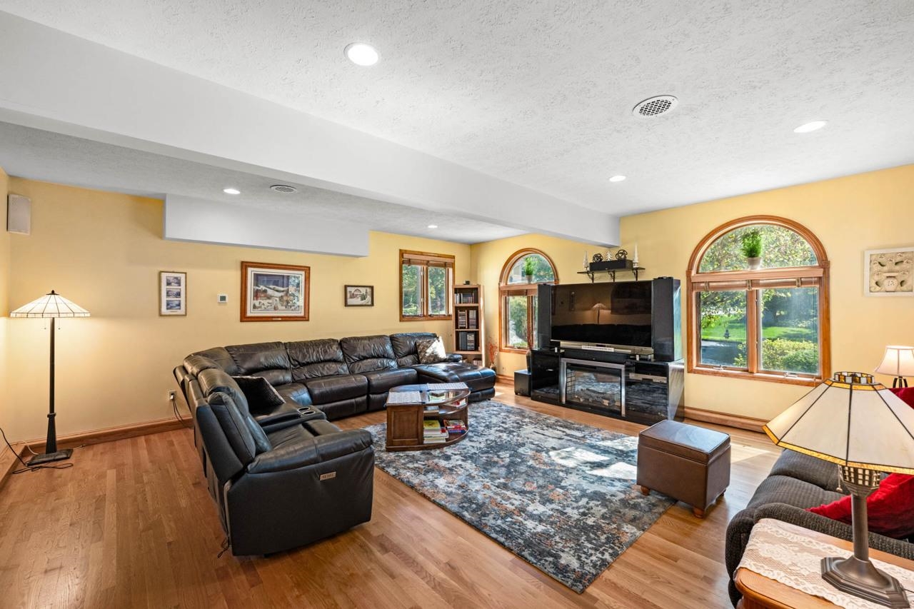 32 Lindsay Road Hooksett, NH 03106 - Photo 8 of 28