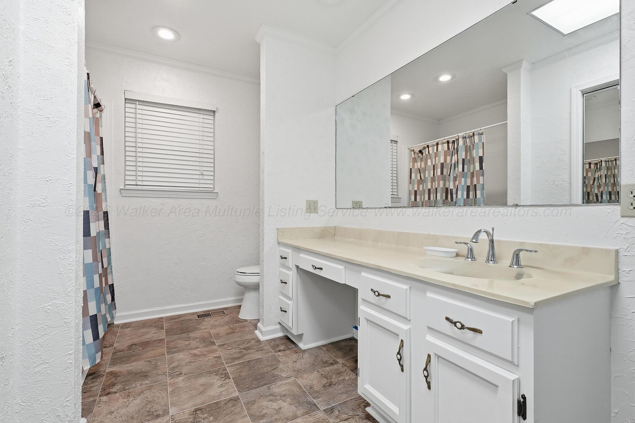 114 Hickory Grove Road Nauvoo, AL 35578 - Photo 20 of 31 bathroom