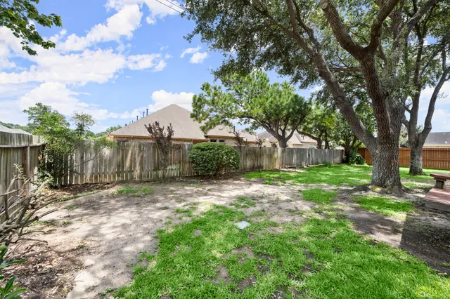 $2,400 | 16303 Lakestone Drive, Tomball, TX 77377