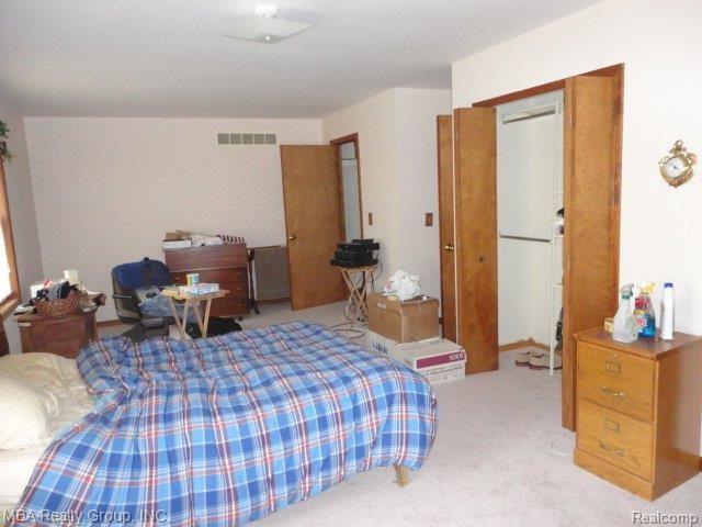 8533 Lake Road Grosse Ile, MI 48138 - Photo 6 of 13 8533 Lake - Wells 013.jpg