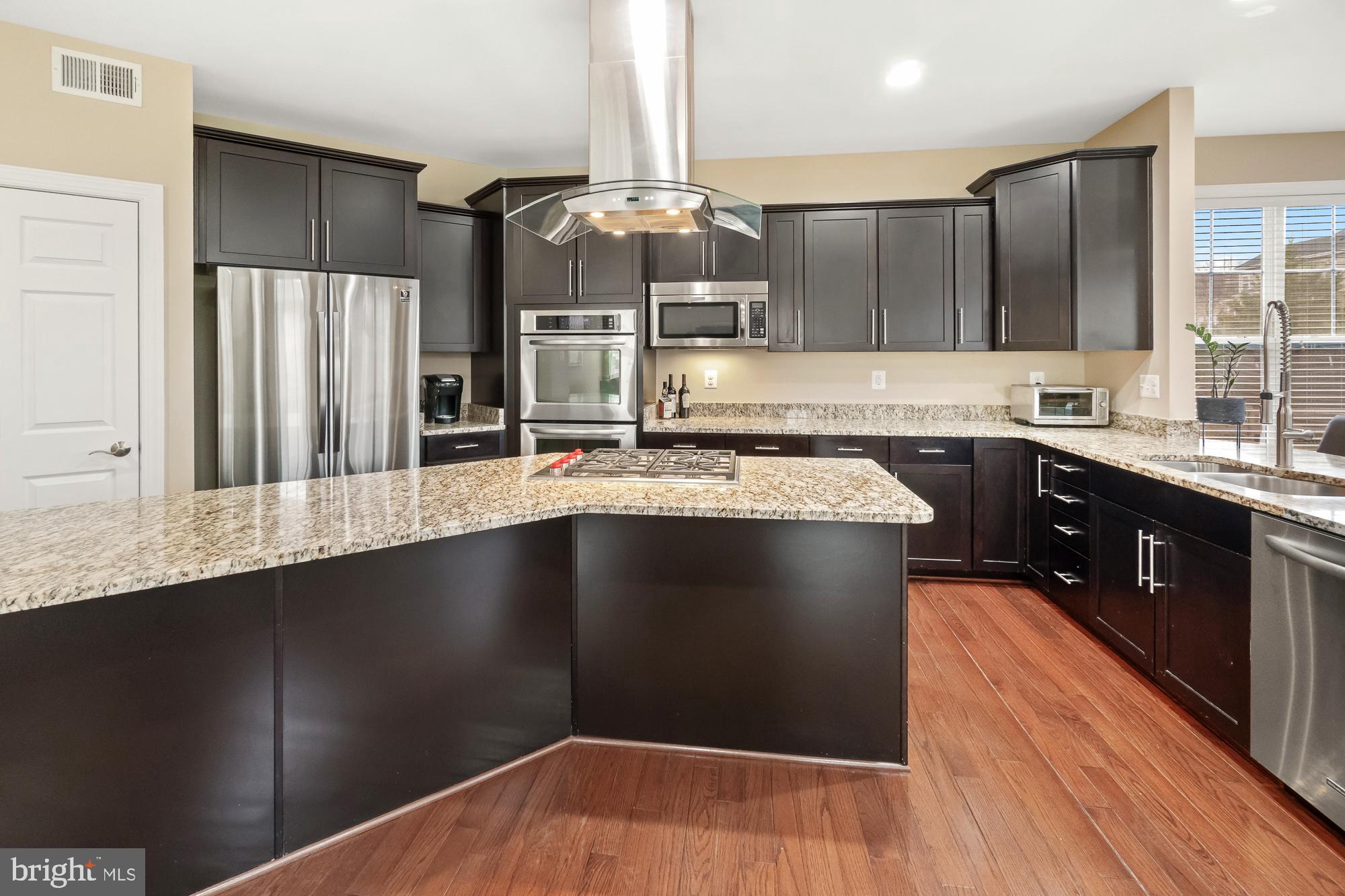 17914 Dr Walling Road Poolesville, MD 20837 - Photo 16 of 86 Custom overhead exhaust hood vent