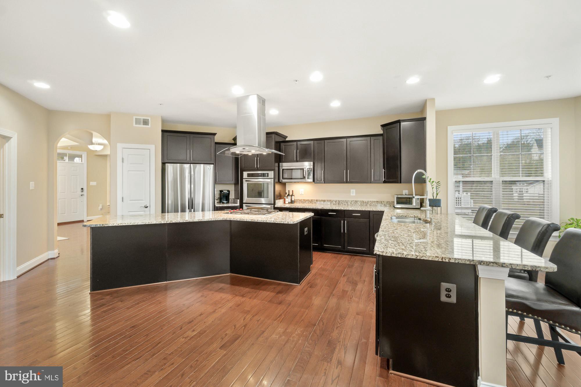 17914 Dr Walling Road Poolesville, MD 20837 - Photo 18 of 86 V-shaped custom island