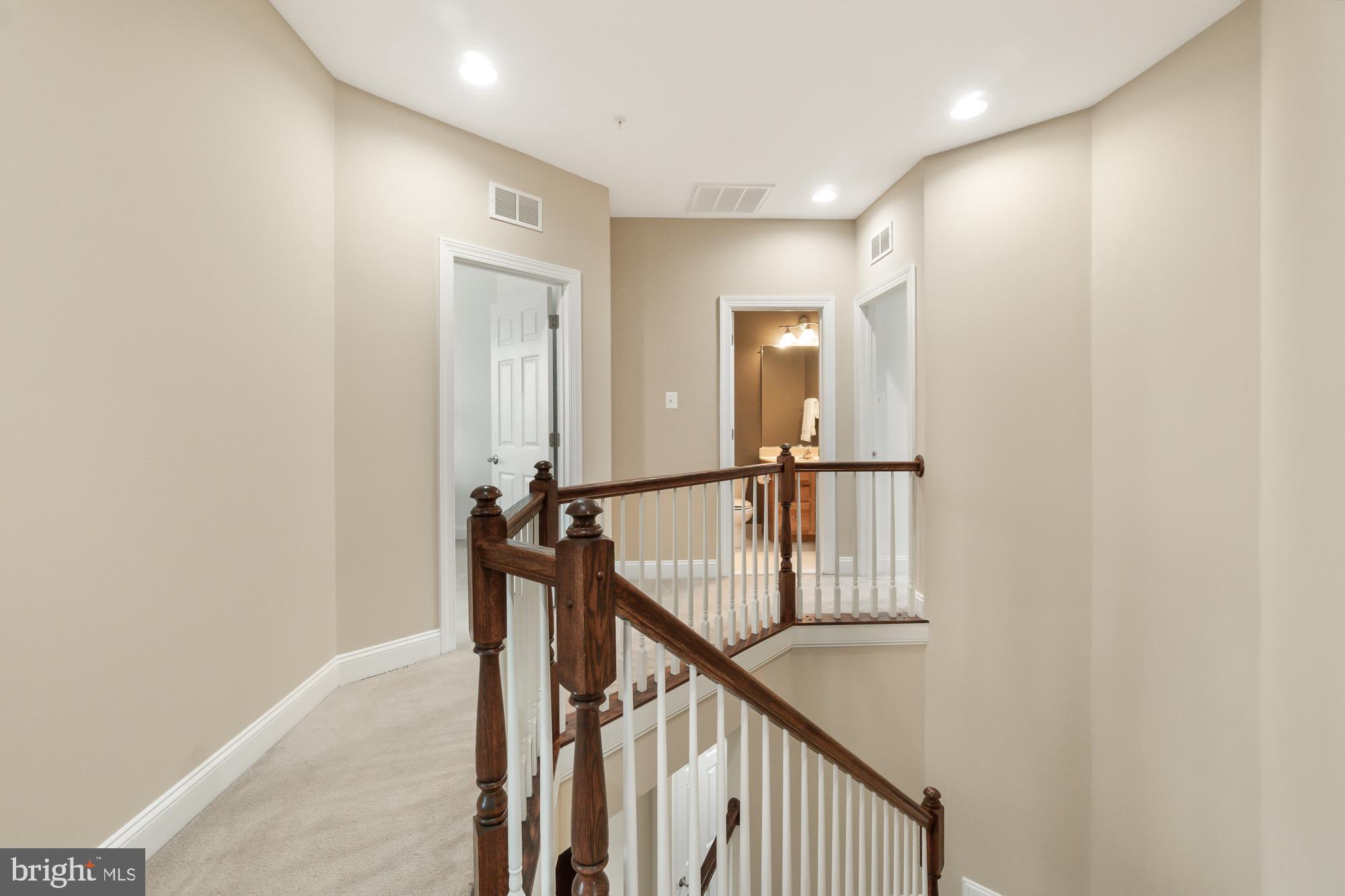 17914 Dr Walling Road Poolesville, MD 20837 - Photo 46 of 86 Upstairs foyer