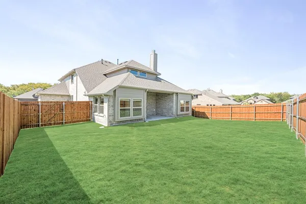 a black and white photo of a living room