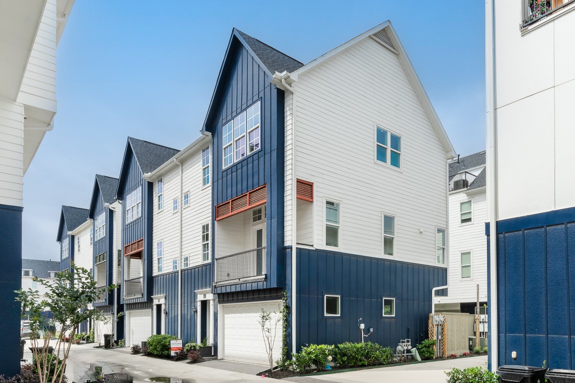 819 Bringhurst Street Houston, TX 77020 - Photo 1 of 17 a view of an house with street