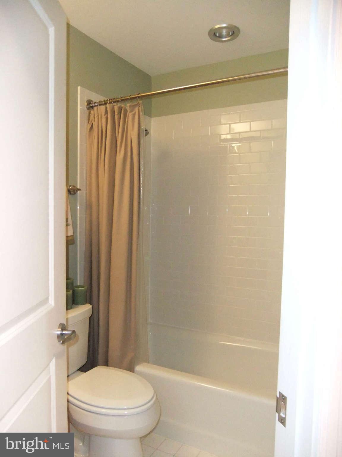 1934 Calvert Street Northwest, Unit 4 Washington, DC 20009 - Photo 11 of 16 Bath