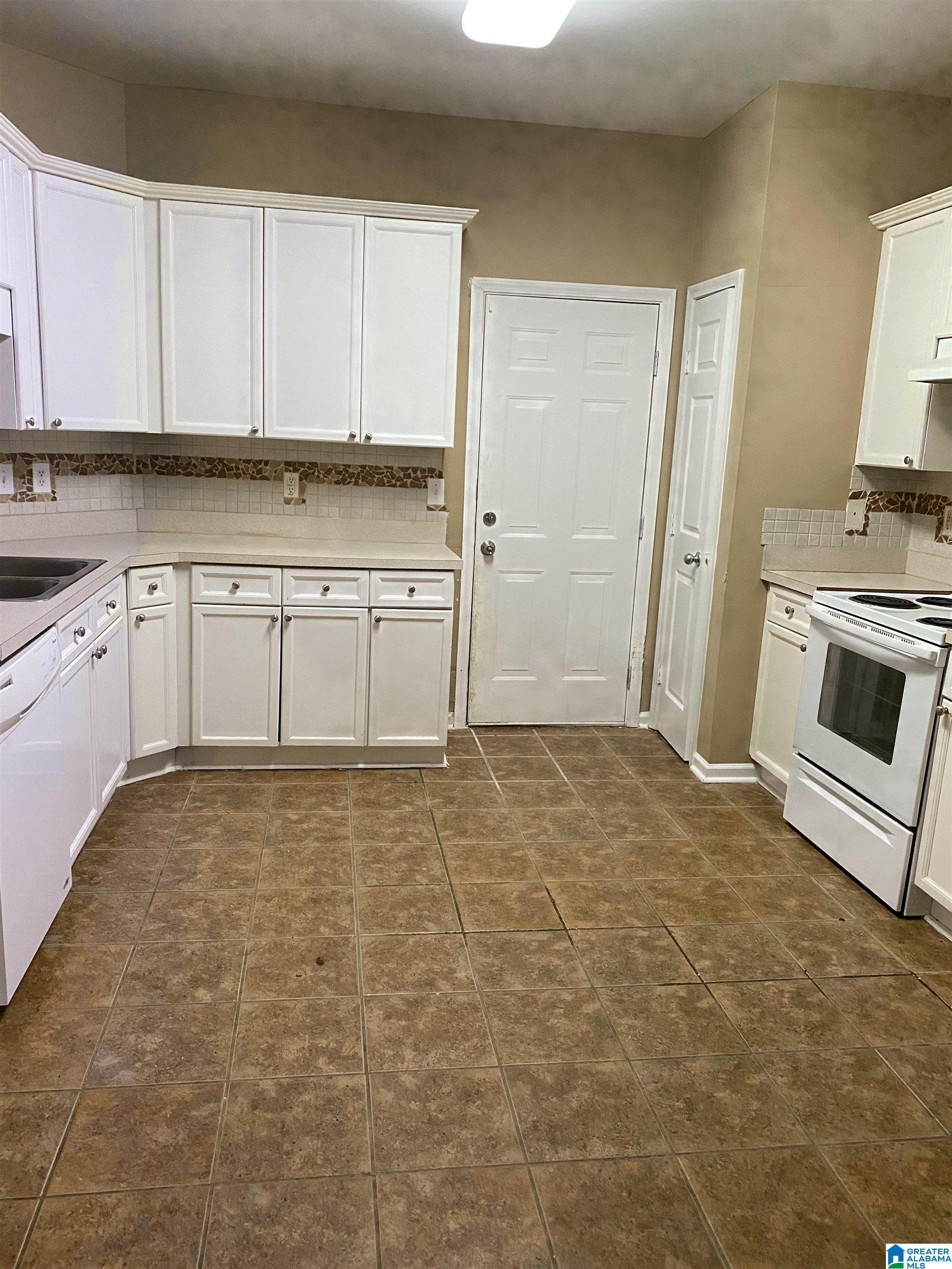 363 Forest Lakes Drive Sterrett, AL 35147 - Photo 9 of 23