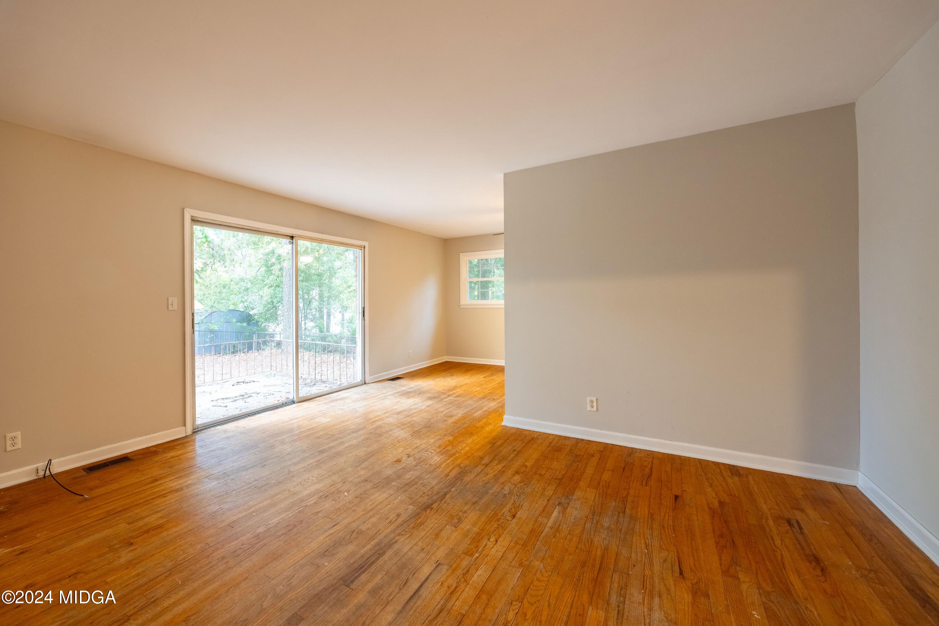 101 Ridgedale Drive Warner Robins, GA 31088 - Photo 11 of 24 LivingRoom_101Ridgedale-3