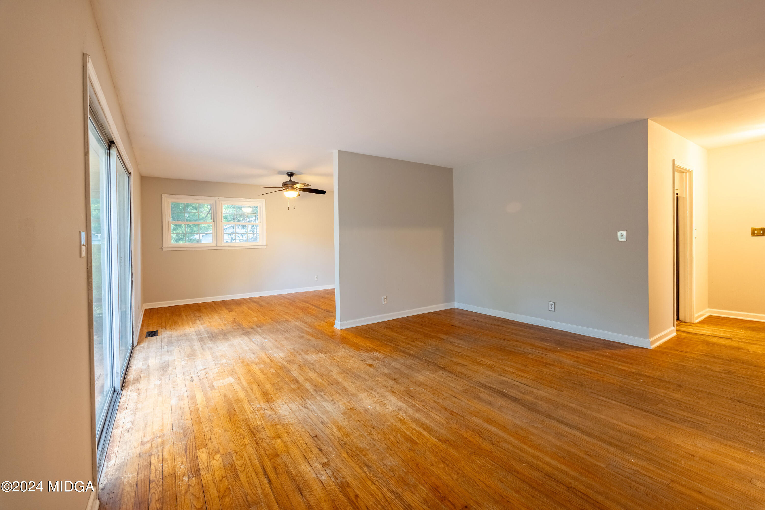 101 Ridgedale Drive Warner Robins, GA 31088 - Photo 12 of 24 LivingRoom_101Ridgedale-4