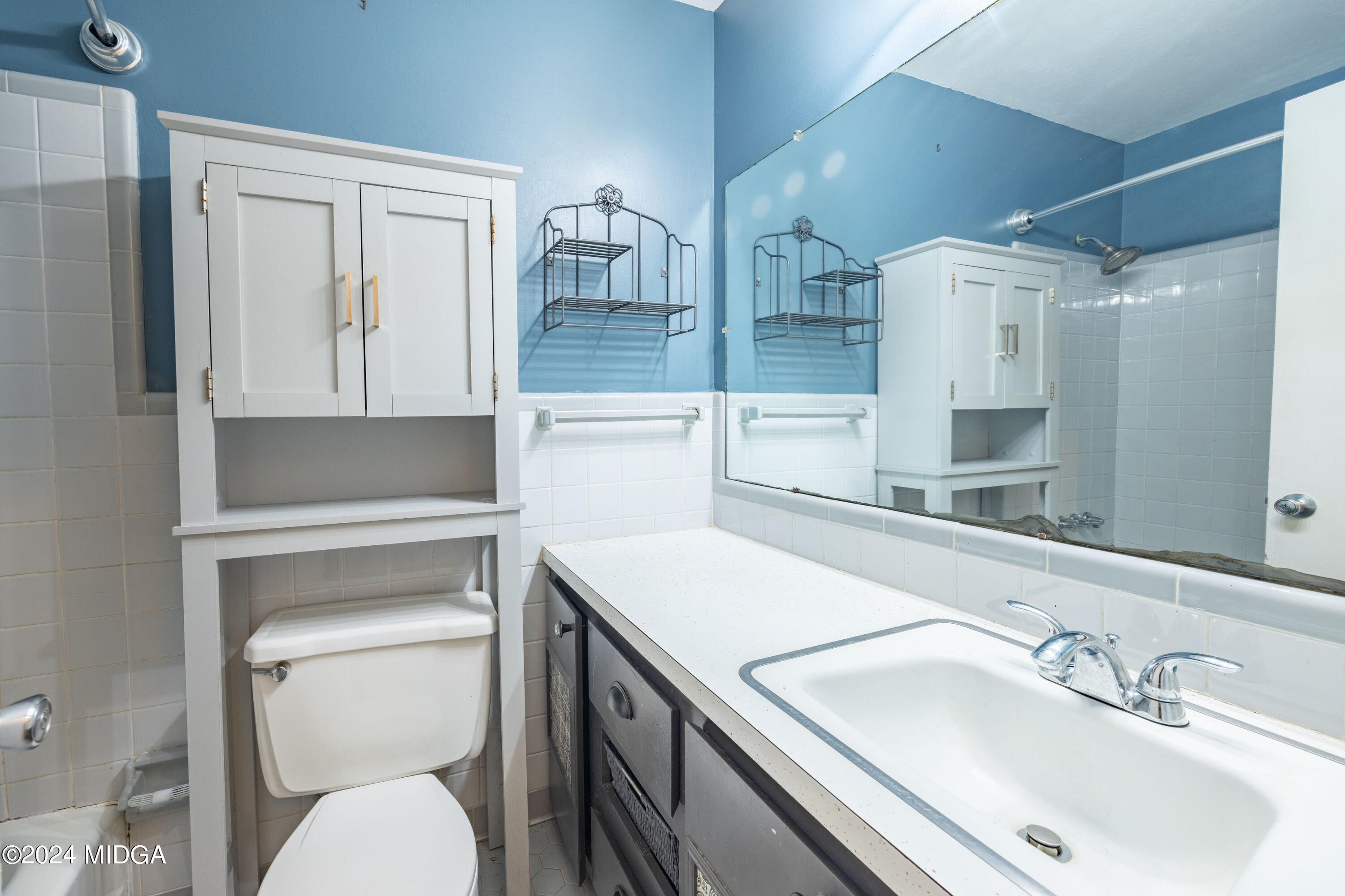 101 Ridgedale Drive Warner Robins, GA 31088 - Photo 18 of 24 shared bathroom