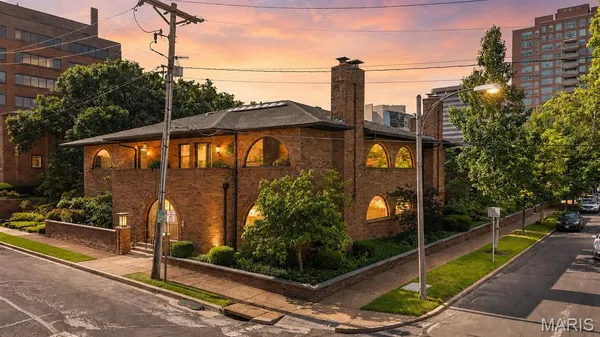 $599,900 | 8030 Pershing Avenue, St. Louis, MO 63105
