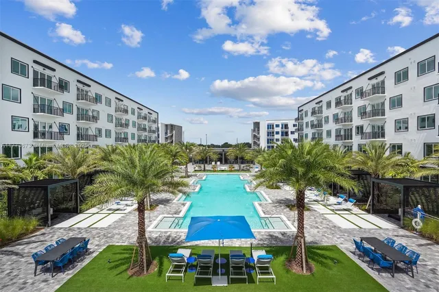 $4,085 | 2095 West Atlantic Avenue, Unit C1, Delray Beach, FL 33445