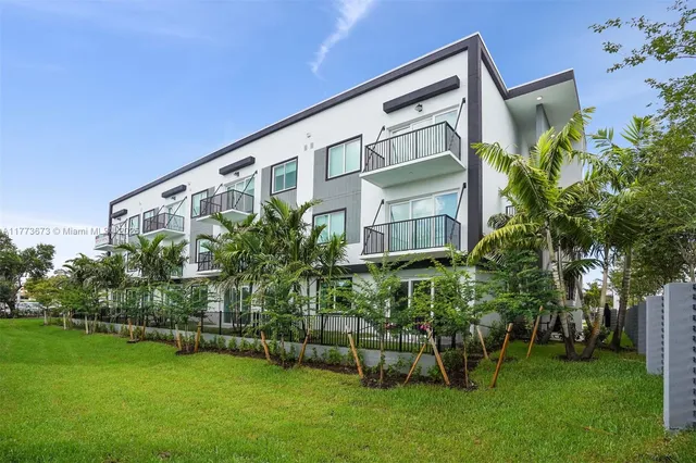 $4,085 | 2095 West Atlantic Avenue, Unit C1, Delray Beach, FL 33445