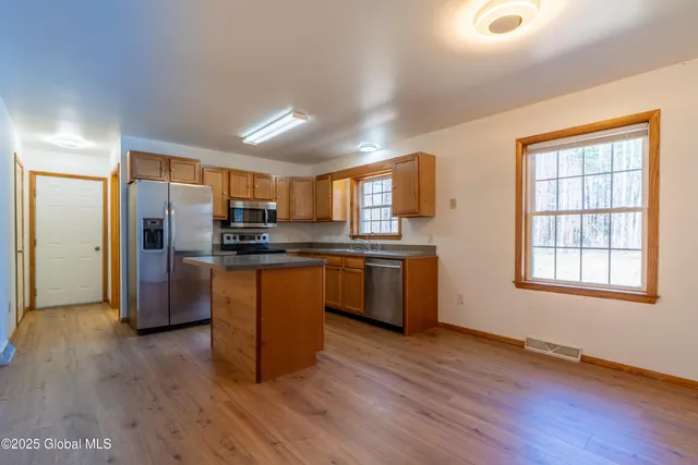 $2,800 | 4819 Highway 50, Northumberland, NY 12831