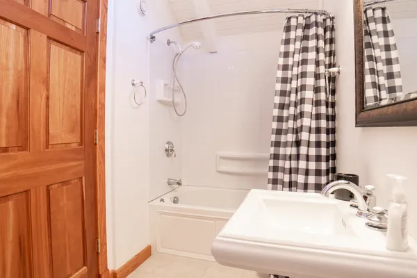 $399,900 | 18 Lookout Trace, Galena, IL 61036