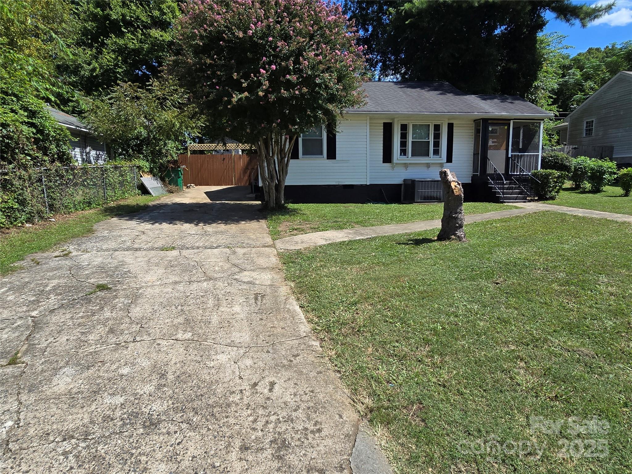 1900 Double Oaks Road Charlotte, NC 28206 - Photo 2 of 22 a front view of a house with a garden