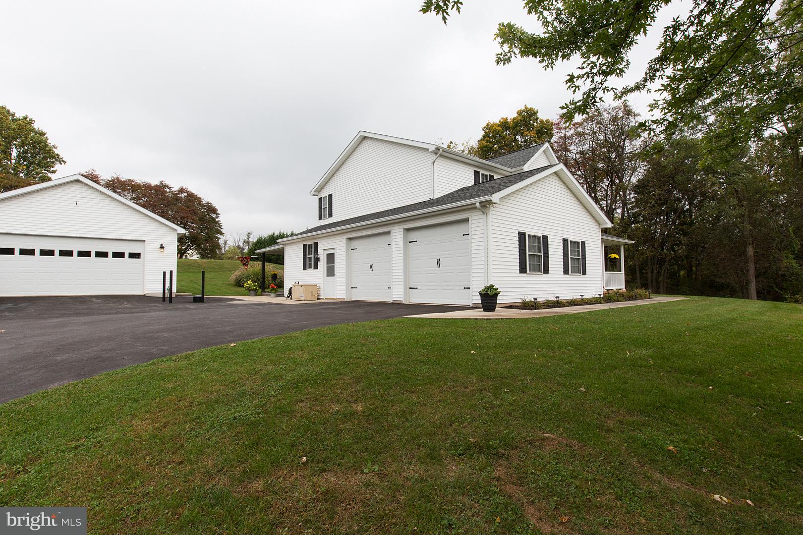 840 East Butter Road York, PA 17406 - Photo 5 of 68