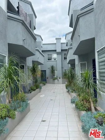 $4,950 | 7916 Blackburn Avenue, Unit 1, Los Angeles, CA 90048