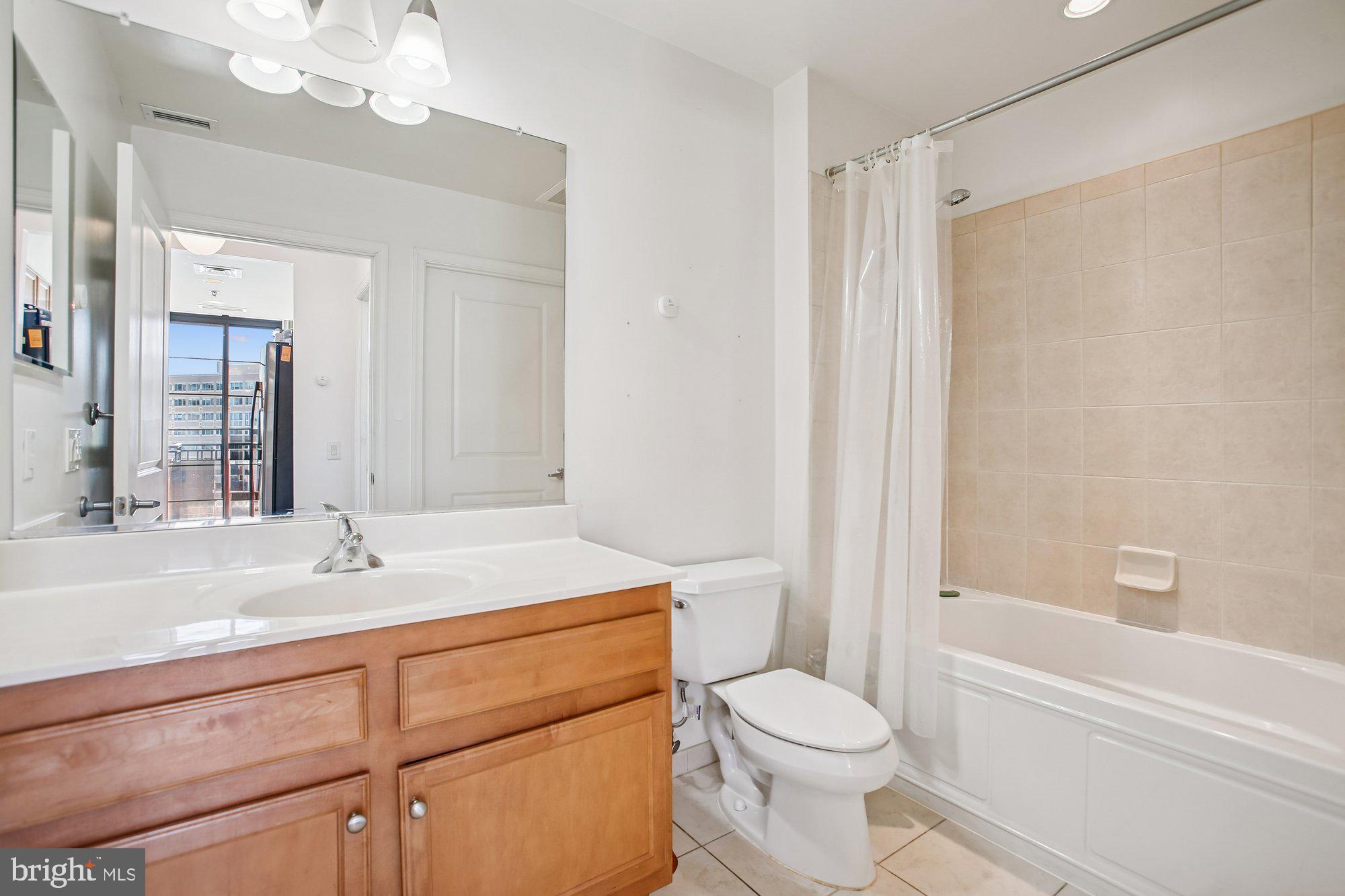 1830 Fountain Drive, Unit 1006 Reston, VA 20190 - Photo 14 of 33 Second Bath
