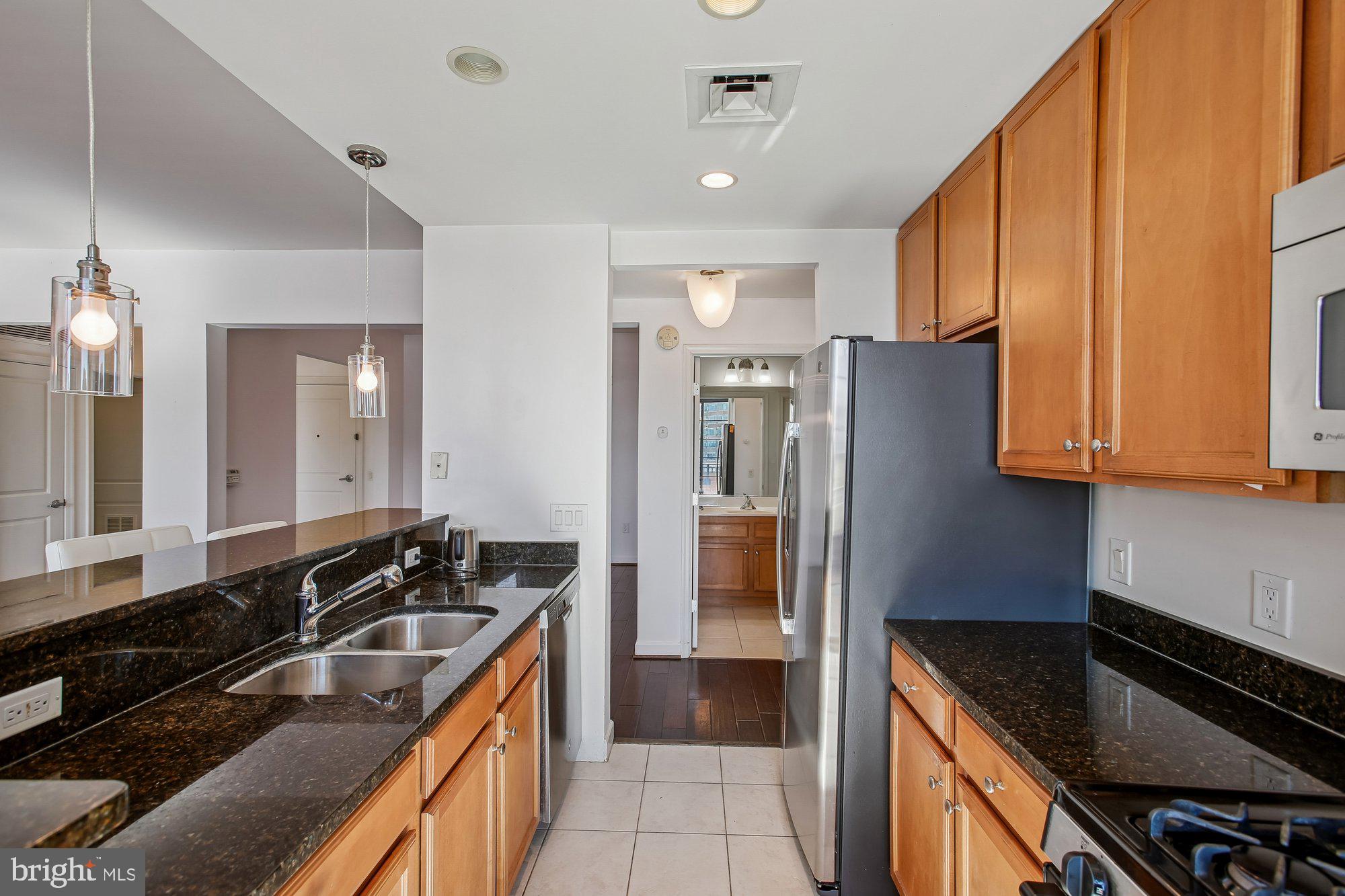 1830 Fountain Drive, Unit 1006 Reston, VA 20190 - Photo 6 of 33 Kitchen