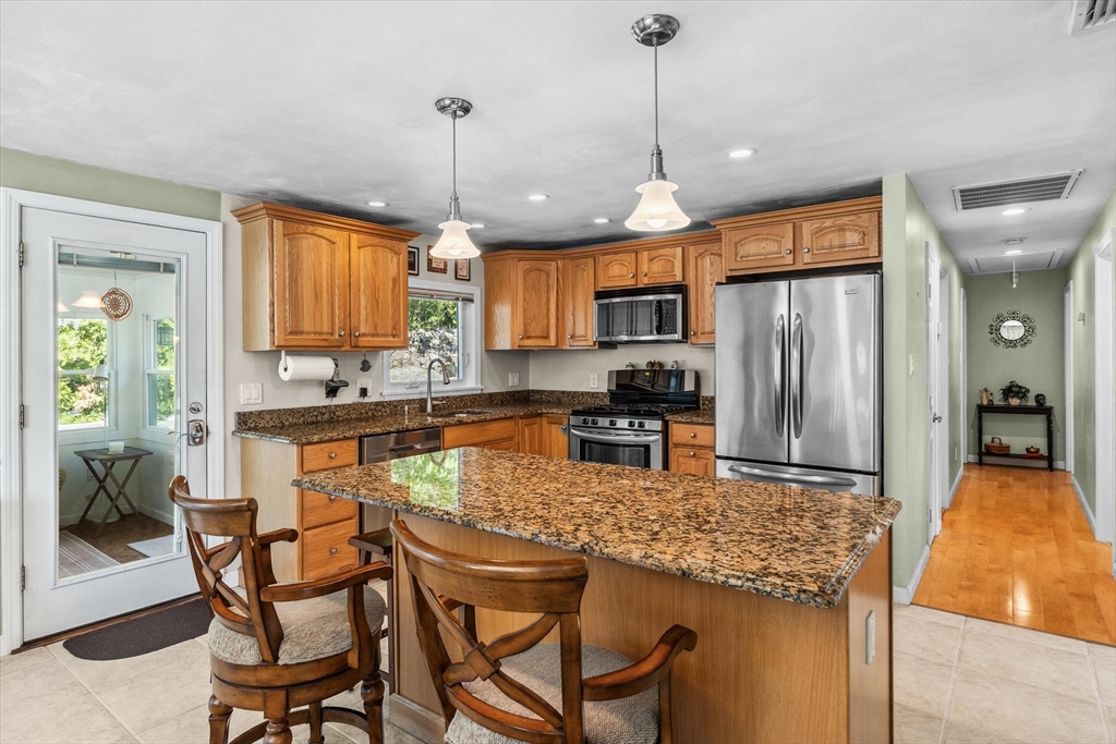 29 Copeland Road Lynn, MA 01904 - Photo 4 of 42 Gallery Image 4