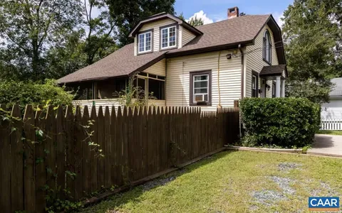 $2,600 | 243 Shamrock Road, Charlottesville, VA 22903