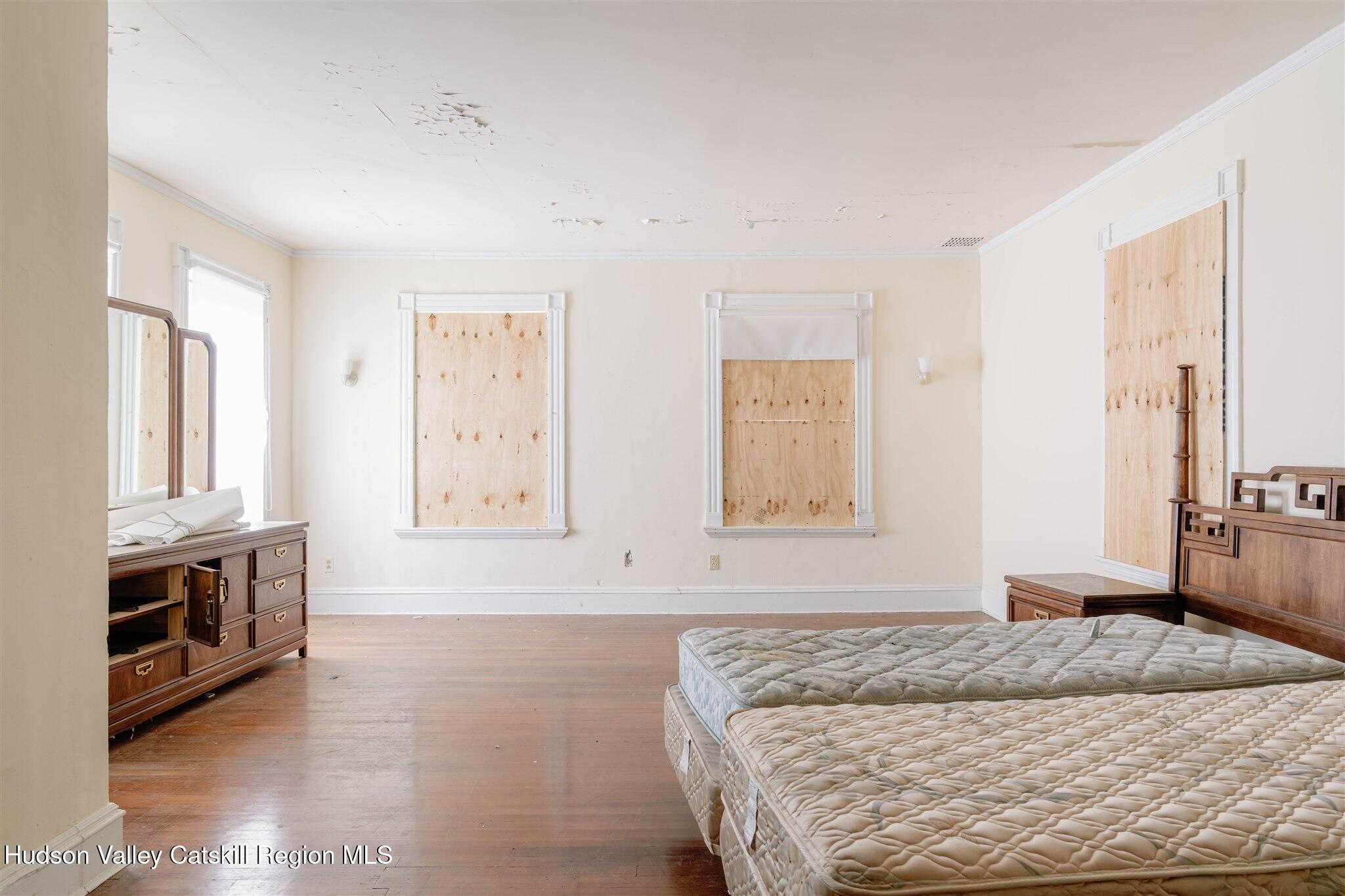 37-60 Blackburn Road Selkirk, NY 12158 - Photo 14 of 39 a bedroom with a bed and a couch