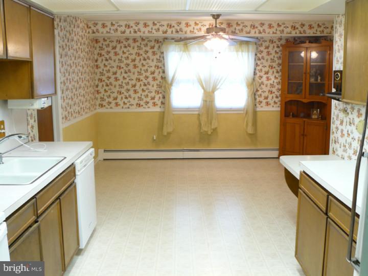 31 Deerpath Road Chalfont, PA 18914 - Photo 5 of 12 Kitchen