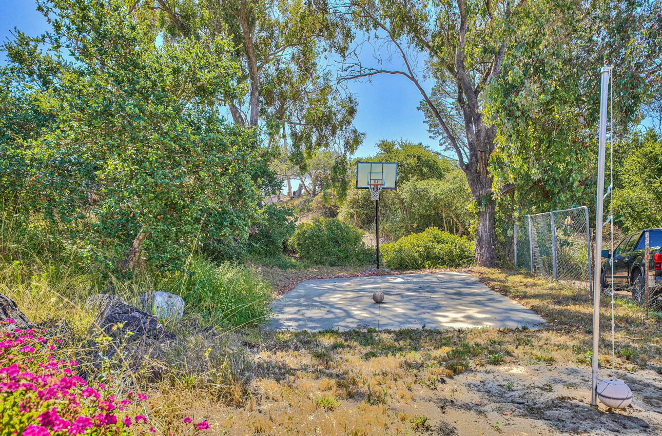 525 Strawberry Road Watsonville, CA 95076 - Photo 27 of 31 Gallery Image 27