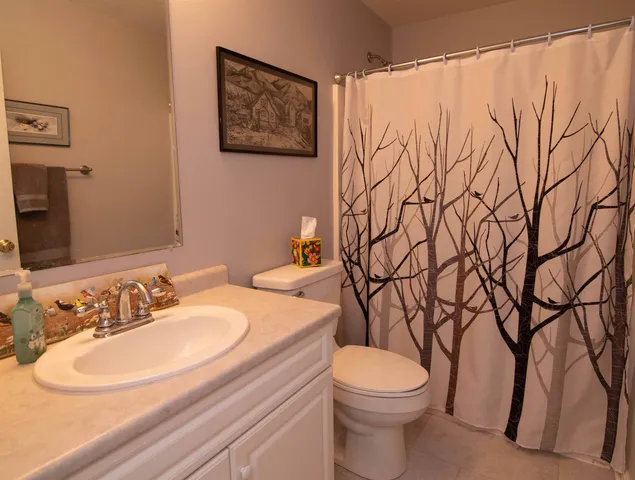 $450,000 | 20 Locksley Lane, Raymond, NH 03077