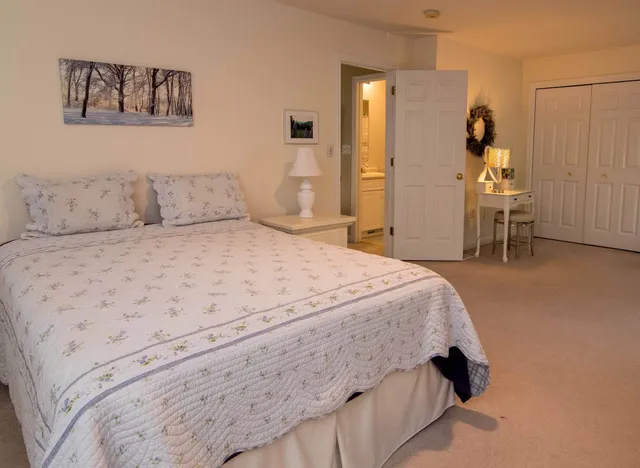 $450,000 | 20 Locksley Lane, Raymond, NH 03077