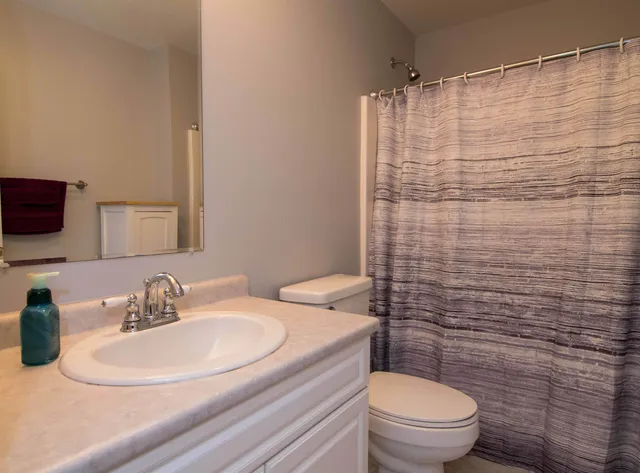 $450,000 | 20 Locksley Lane, Raymond, NH 03077