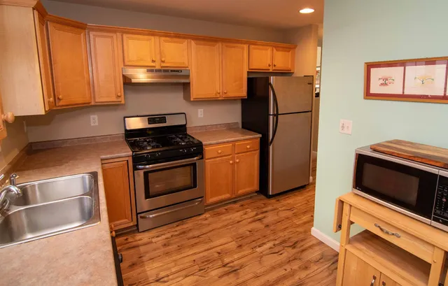 $450,000 | 20 Locksley Lane, Raymond, NH 03077