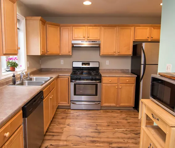 $450,000 | 20 Locksley Lane, Raymond, NH 03077