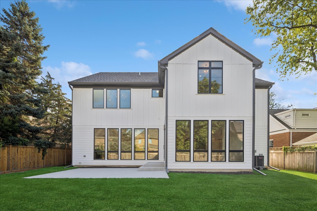 580 Kearsage Avenue Elmhurst, IL 60126 - Photo 43 of 43 front view of a house with a yard