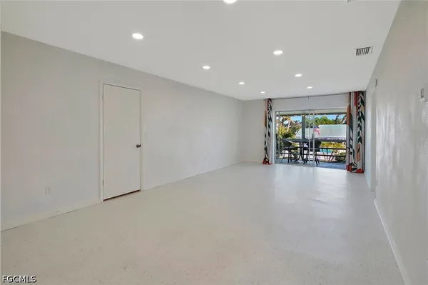 $2,250 | 6731 Panther Lane, Unit D6, Fort Myers, FL 33919