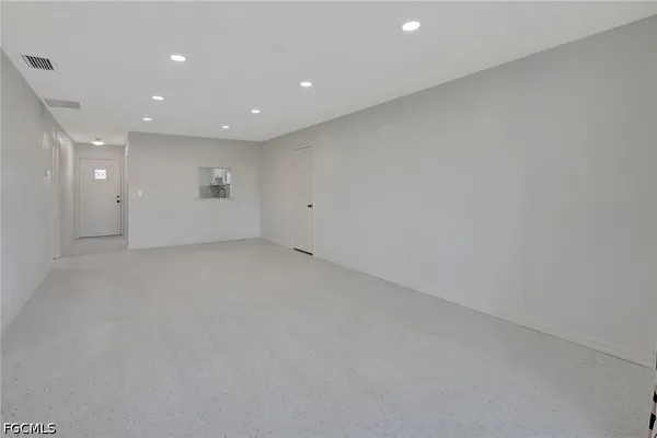 $2,250 | 6731 Panther Lane, Unit D6, Fort Myers, FL 33919