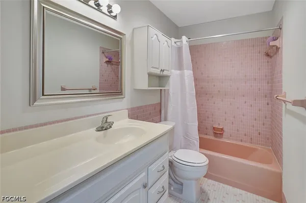 $2,250 | 6731 Panther Lane, Unit D6, Fort Myers, FL 33919