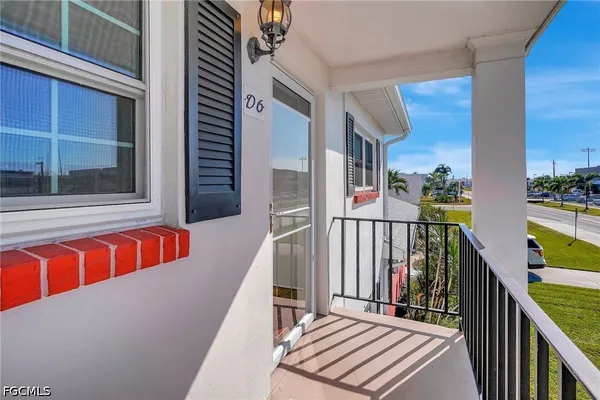 $2,250 | 6731 Panther Lane, Unit D6, Fort Myers, FL 33919