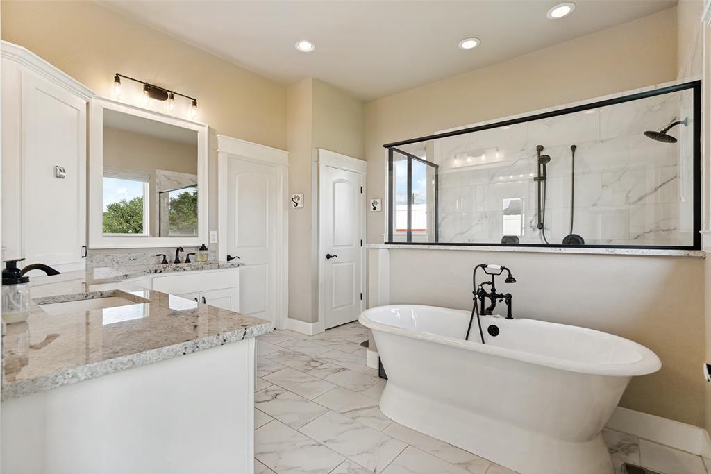 6913 Veal Station Road Weatherford, TX 76085 - Photo 16 of 31 Bathroom