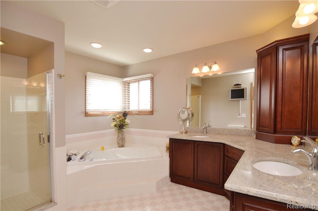 357 Oakbridge Drive Rochester, MI 48306 - Photo 22 of 38 Dual Sinks In Master Bath