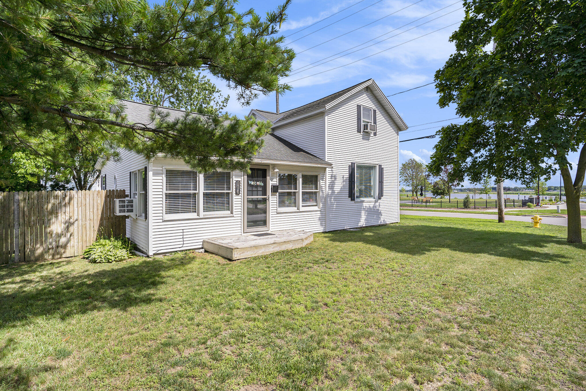 116 South Park Street Spring Lake, MI 49456 - Photo 3 of 39 002_dsc09754