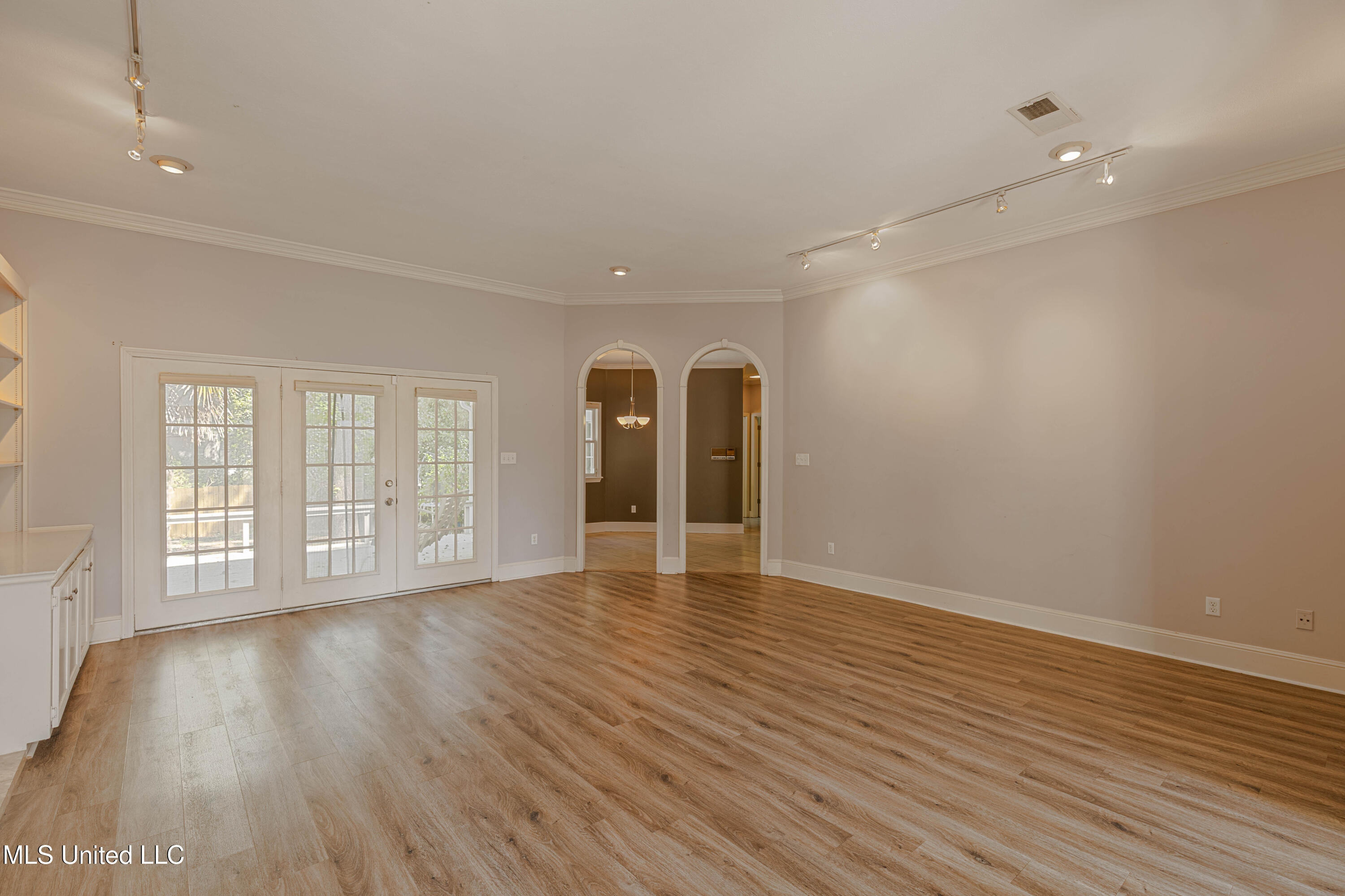1046 Newland Street Jackson, MS 39211 - Photo 9 of 45 IMG_6117-Edit