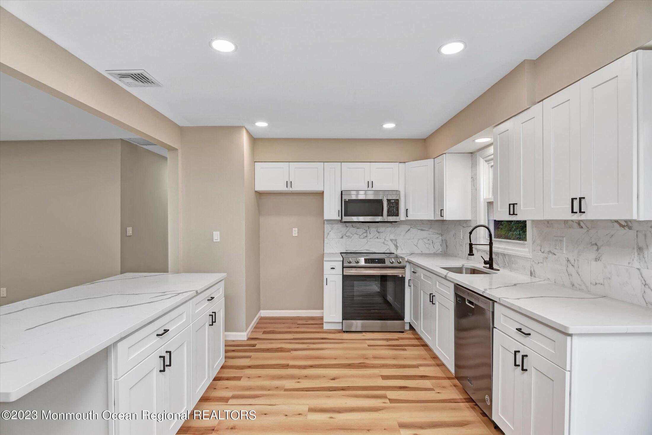 79 River Road Stanhope, NJ 07874 - Photo 8 of 29 10-Kitchen