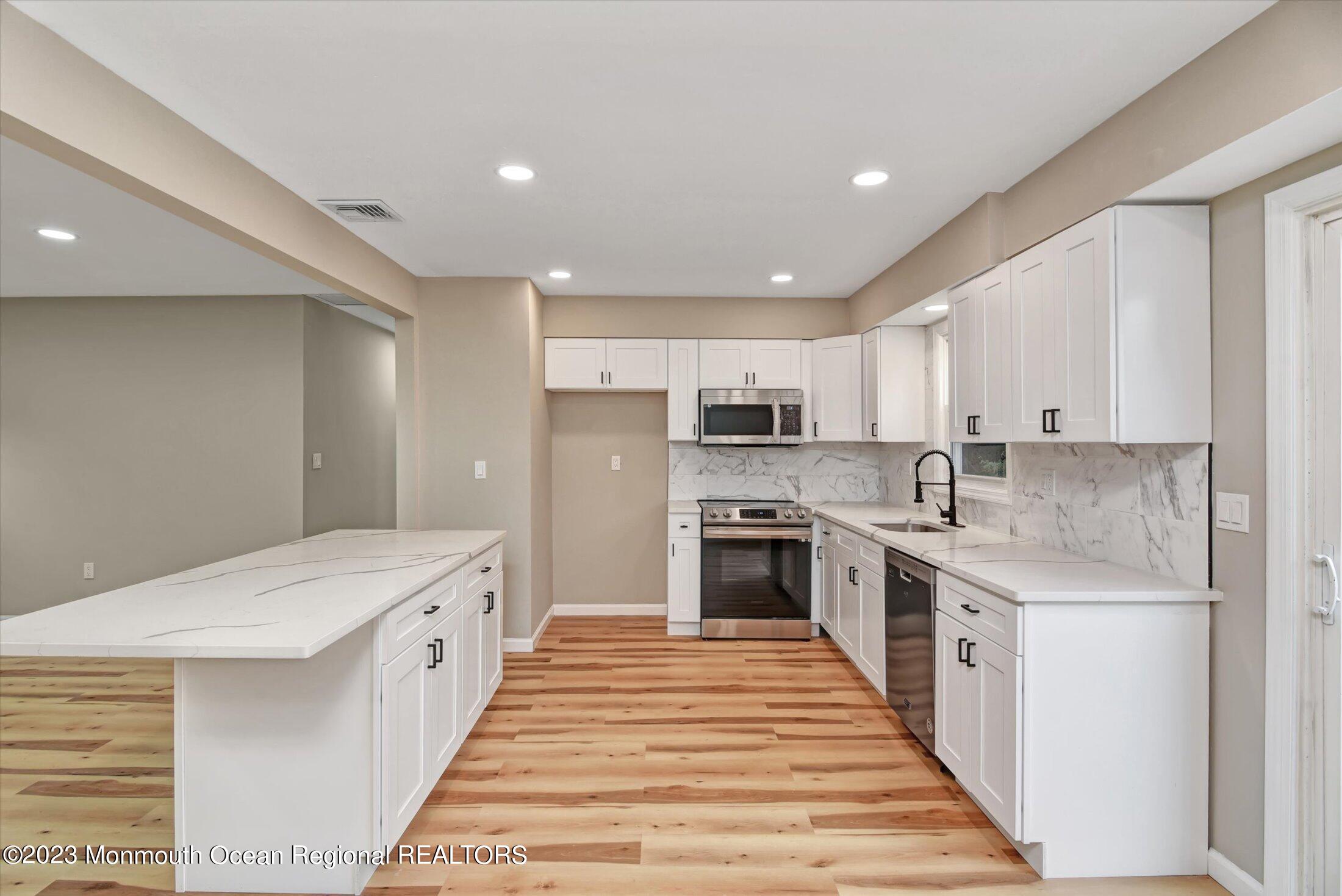 79 River Road Stanhope, NJ 07874 - Photo 9 of 29 09-Kitchen