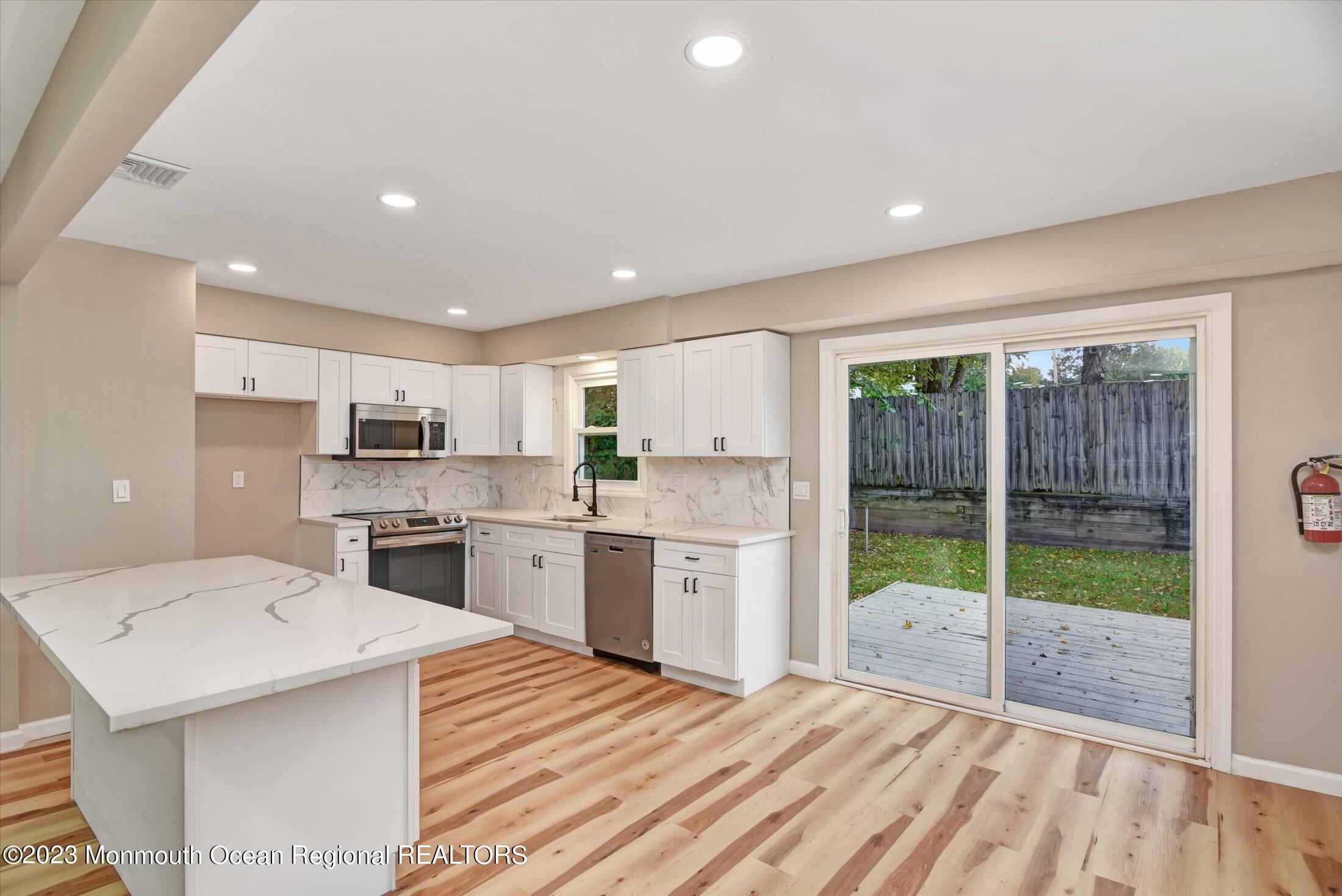 79 River Road Stanhope, NJ 07874 - Photo 10 of 29 08-Kitchen