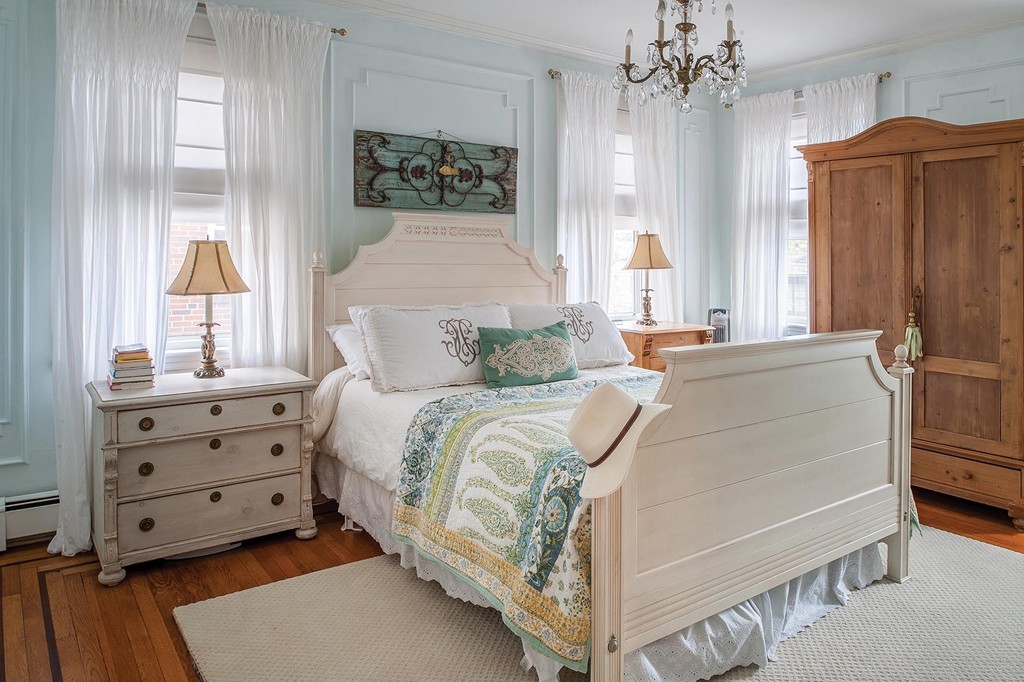 82 Atherton Road, Unit 1 Brookline, MA 02446 - Photo 5 of 9 a bedroom with a bed and a window