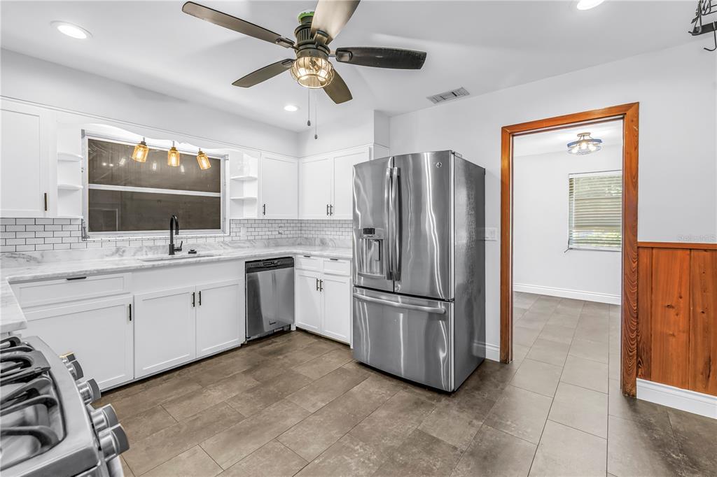 1019 Woodcrest Avenue Clearwater, FL 33756 - Photo 10 of 52