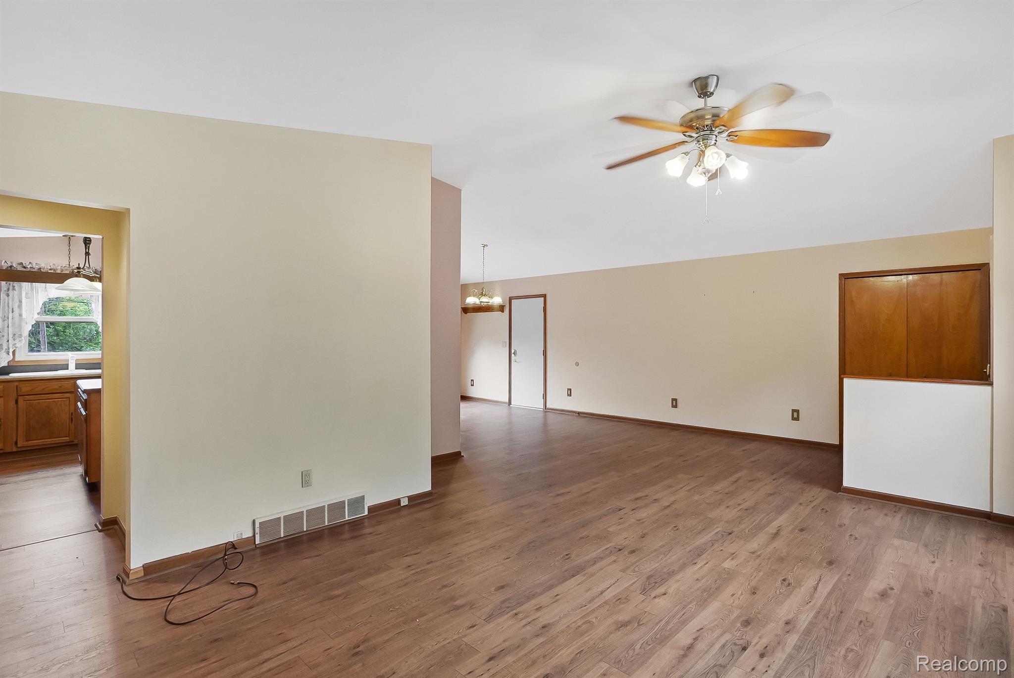 5161 Clarkston Road Clarkston, MI 48348 - Photo 6 of 30 Gallery Image 6