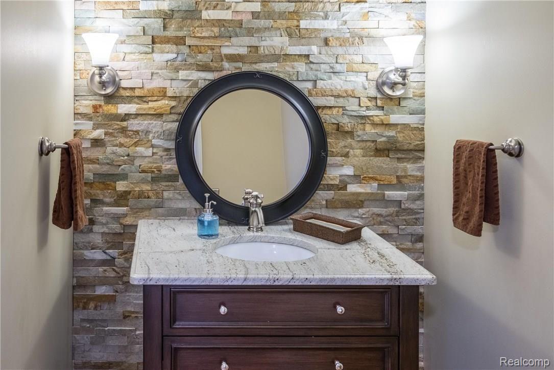 210 Devon Road Bloomfield Hills, MI 48302 - Photo 20 of 45 dulai_097-HDR.jpg